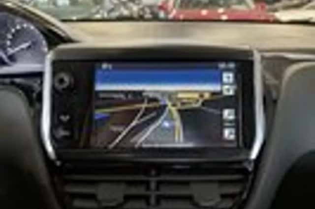 Peugeot 208 (2012) thumbnail 18