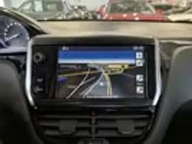 Peugeot 208 (2012) thumbnail 18