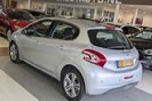 Peugeot 208 (2012) thumbnail 3