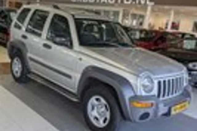 Jeep Cherokee (2003) thumbnail 1