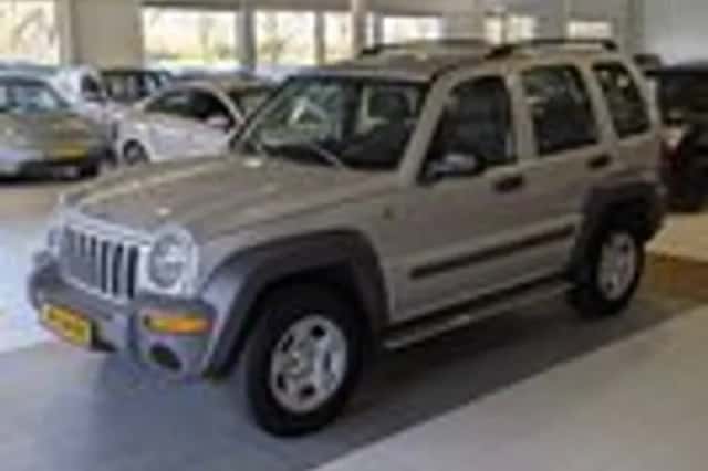 Jeep Cherokee (2003) thumbnail 2