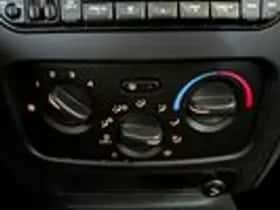 Jeep Cherokee (2003) thumbnail 13