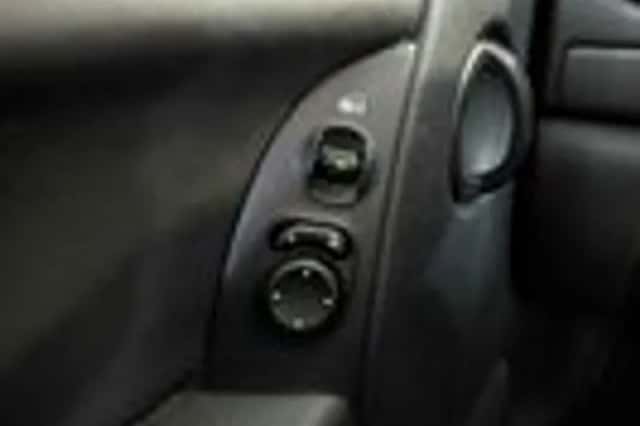 Jeep Cherokee (2003) thumbnail 16