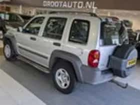 Jeep Cherokee (2003) thumbnail 3