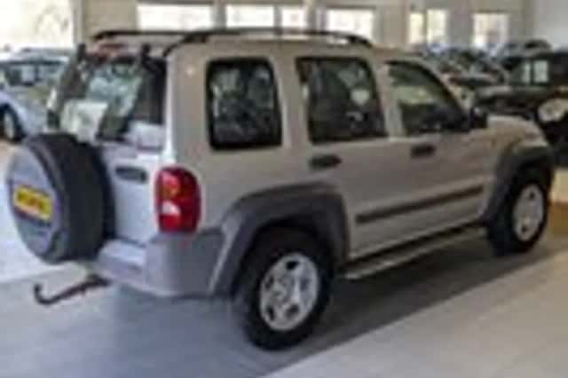 Jeep Cherokee (2003) thumbnail 4