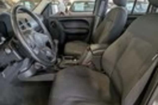 Jeep Cherokee (2003) thumbnail 6