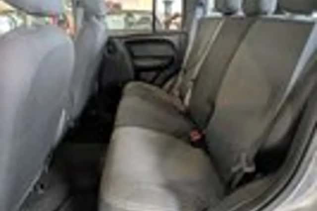 Jeep Cherokee (2003) thumbnail 7