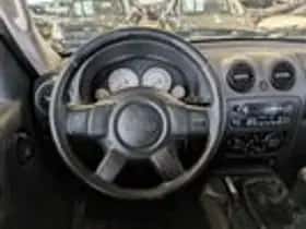Jeep Cherokee (2003) thumbnail 9