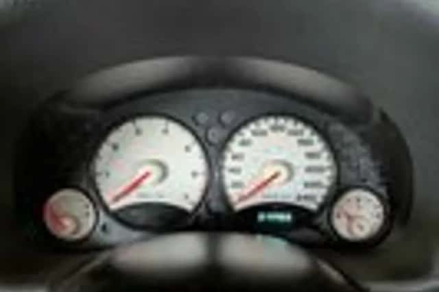 Jeep Cherokee (2003) thumbnail 10