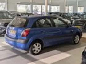 Kia Rio (2006) thumbnail 4