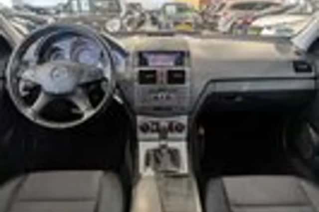 Mercedes-Benz C-Klasse (2010) thumbnail 9