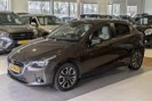 Mazda 2 (2016) thumbnail 2