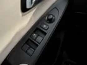 Mazda 2 (2016) thumbnail 23