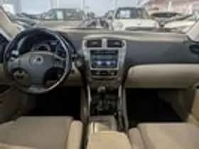 Lexus IS (2007) thumbnail 9
