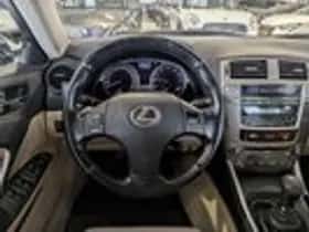 Lexus IS (2007) thumbnail 10