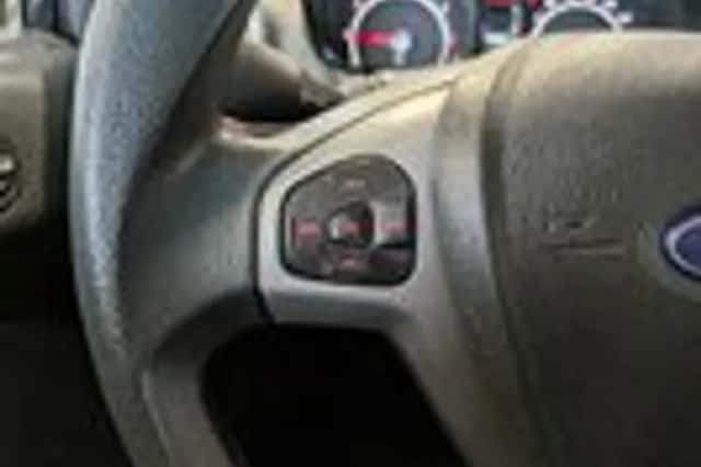Ford Fiesta (2011) thumbnail 11