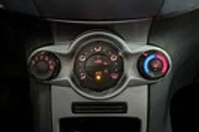 Ford Fiesta (2011) thumbnail 12