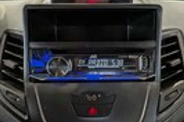 Ford Fiesta (2011) thumbnail 13