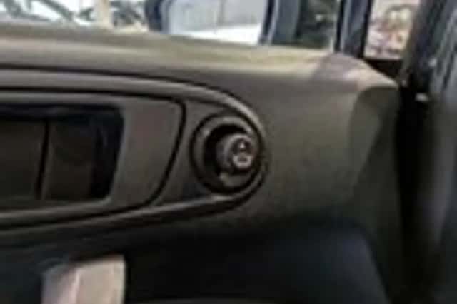 Ford Fiesta (2011) thumbnail 14