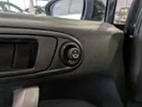 Ford Fiesta (2011) thumbnail 14