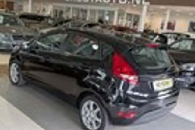 Ford Fiesta (2011) thumbnail 3
