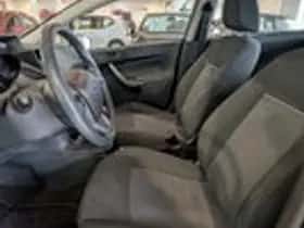 Ford Fiesta (2011) thumbnail 5