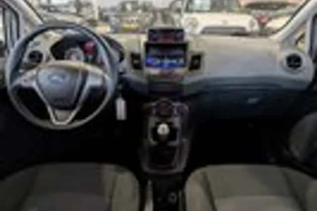 Ford Fiesta (2011) thumbnail 8