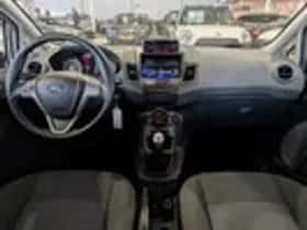 Ford Fiesta (2011) thumbnail 8