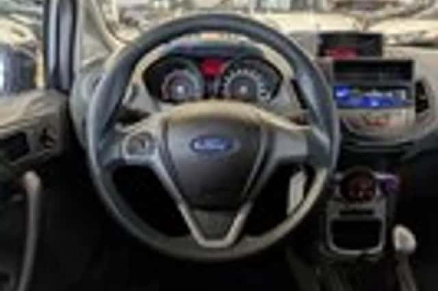 Ford Fiesta (2011) thumbnail 9