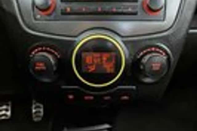 Kia Picanto (2010) thumbnail 11