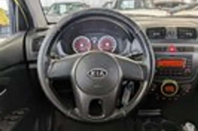Kia Picanto (2010) thumbnail 9