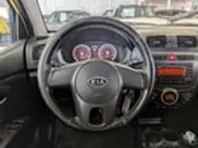Kia Picanto (2010) thumbnail 9