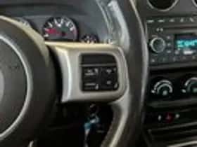 Jeep Compass (2012) thumbnail 12