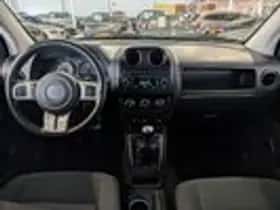 Jeep Compass (2012) thumbnail 8