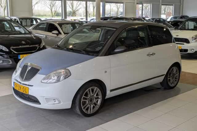 Lancia Ypsilon (2008) thumbnail 2