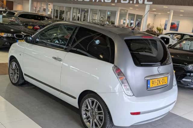 Lancia Ypsilon (2008) thumbnail 3