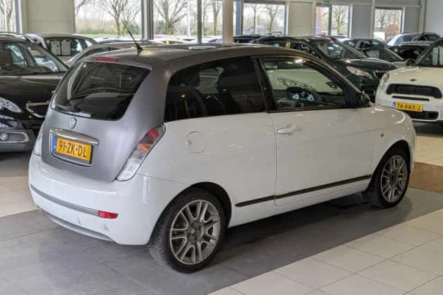 Lancia Ypsilon (2008) thumbnail 4