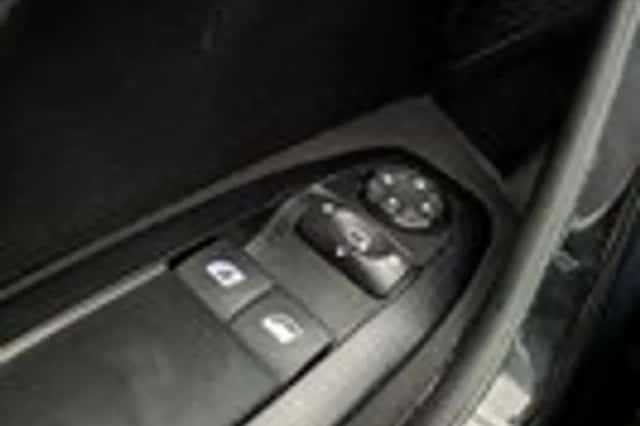 Peugeot 208 (2014) thumbnail 11