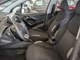 Peugeot 208 (2014) thumbnail 6
