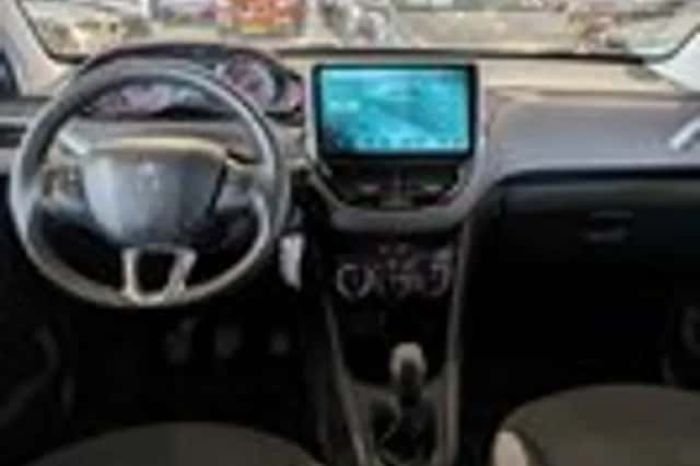 Peugeot 208 (2014) thumbnail 9