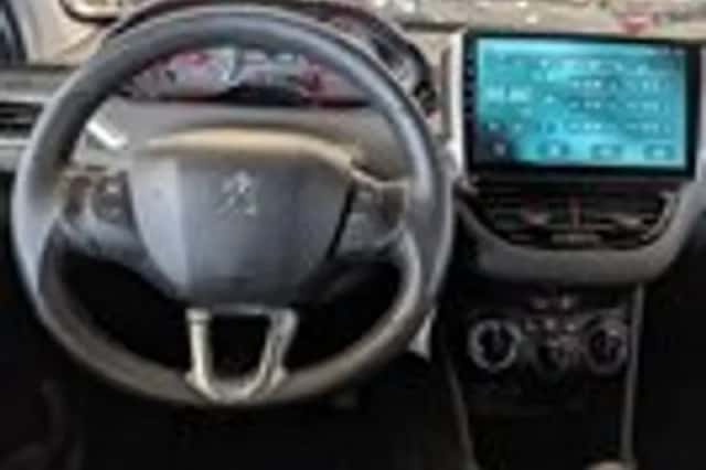 Peugeot 208 (2014) thumbnail 10