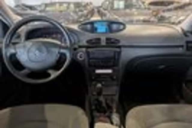 Renault Laguna (2004) thumbnail 9