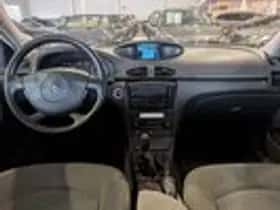 Renault Laguna (2004) thumbnail 9