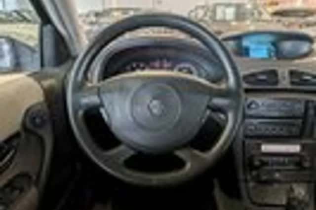 Renault Laguna (2004) thumbnail 10