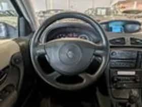 Renault Laguna (2004) thumbnail 10