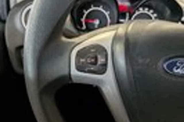 Ford Fiesta (2012) thumbnail 12