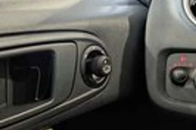 Ford Fiesta (2012) thumbnail 17