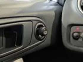 Ford Fiesta (2012) thumbnail 17