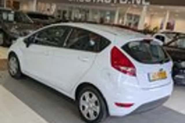 Ford Fiesta (2012) thumbnail 3