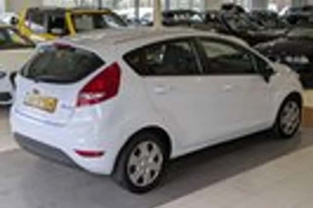 Ford Fiesta (2012) thumbnail 4